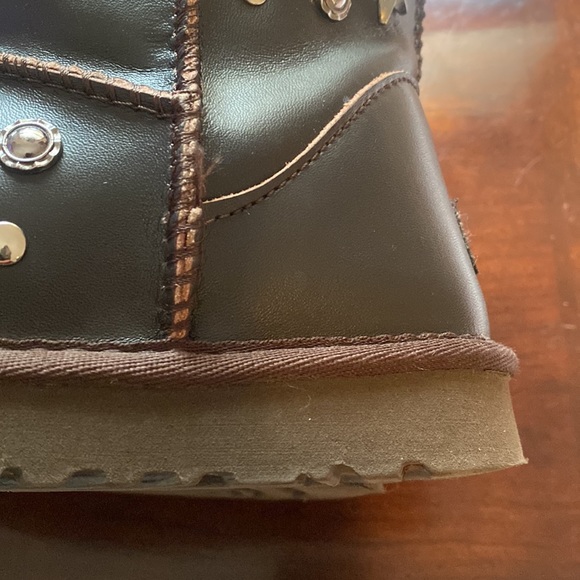 - 🦊Ugg NWOT Big Kids leather studded boots. EUC. All studs in place. 👏 - Picture 7 of 16
